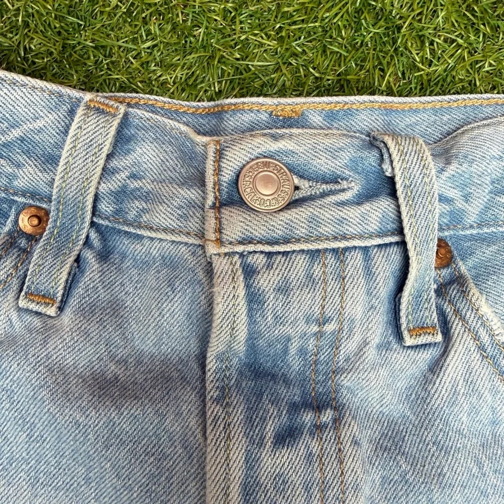 Levis Premium 501 Original Distressed Denim Shorts Button Fly Light Wash Size 26